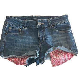 Forever 21 Women's juniors Denim Shorts Frayed Hem Sz 26 Red Pocket 2" Inseam